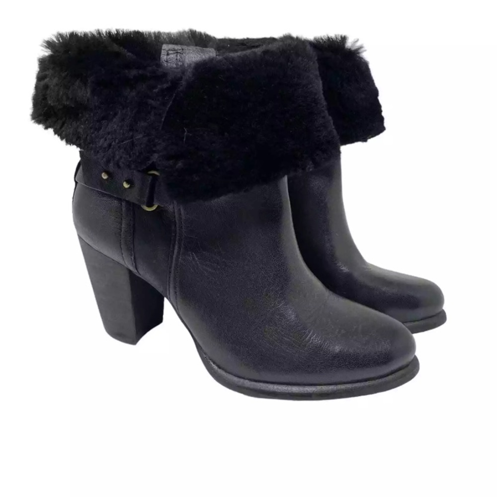 Women’s size 7.5 UGG ankle boots